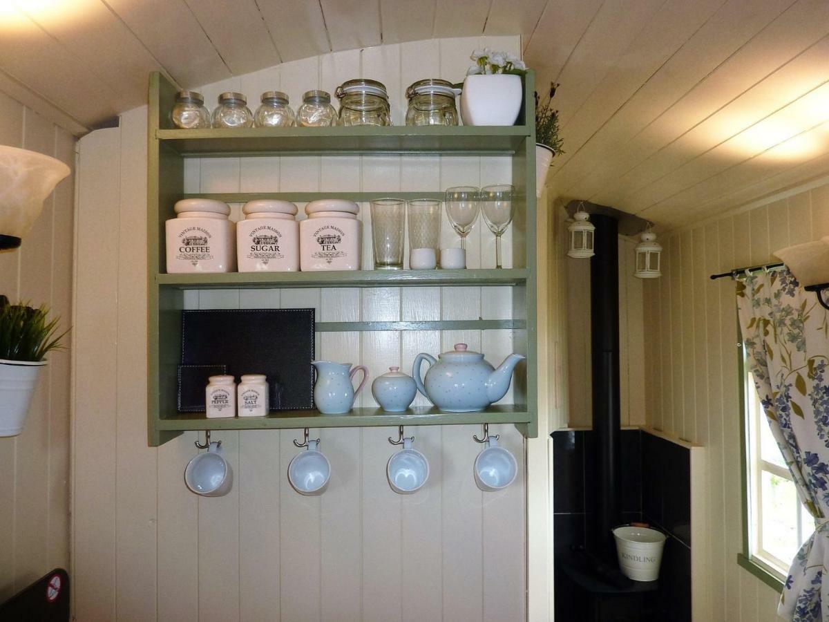 The Buteland Stop Rosie Off Grid Shepherds Hut بيلينجهام المظهر الخارجي الصورة